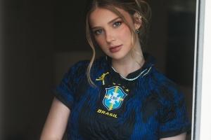 【世界杯社交风采】马丁内利女友展现绝美气质 胡梅尔斯女友看台成焦点