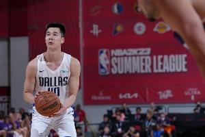 郭昊文2022年代表独行侠出战NBA夏季联赛，出战2场，贡献10分1篮板2助攻