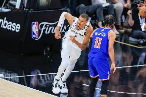 NBA赛事分析：马刺客场逆转击败尼克斯