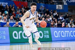 《吴骁状态极佳，仅得1分4板1助却以正负值+15领跑全场》