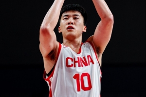 这确实是顶级货色！苏群表示：王俊杰回归后，中国男篮立刻焕然一新