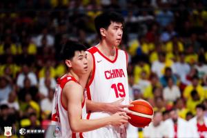 媒体人士：中国男篮训练营老中青三代阵容合理，年龄结构优化正逐步进行新陈代谢