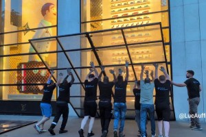 欧冠囊中之物？担心比赛后会发生骚乱，巴黎市中心商店加固大门