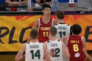 中国U17男篮激怒立陶宛队，对方情绪激动，动作激烈