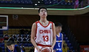 效率欠佳！张懿赵杰7投2中仅得8分2篮板3助攻2抢断 三分线外3投1中&罚球线3投3中