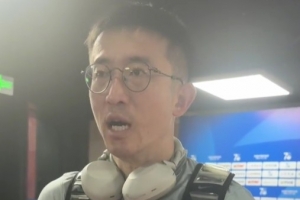 姜至鹏表示，阿代米受伤后，教练安排我担任前卫，我出色地完成了这一任务