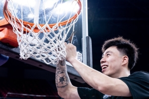 张镇麟：在全新体系与队友助力下夺冠，是对我最高赞誉