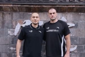 成都衡昌龙马争霸赛期间，赛依丁与尼古拉探访城市文化地标宽窄巷子