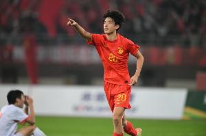 朱鹏宇：从国足及前辈身上获益良多，唯有努力方能不负众望