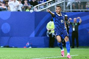 RMC体育：个人出资赠全队耳机，姆巴佩场内外成法国榜样